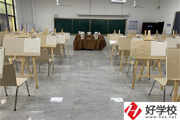 衡陽(yáng)市鐵路運(yùn)輸職業(yè)學(xué)校學(xué)費(fèi)貴嗎？有哪些特色？