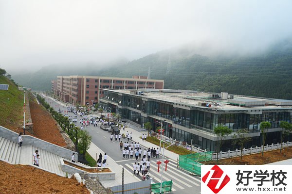 安化縣有幾所職高學(xué)校？有什么特色？