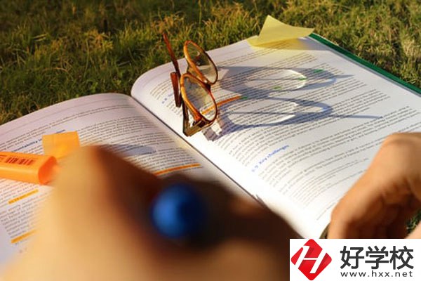 婁底職業(yè)技術(shù)學(xué)院有哪些專業(yè)？學(xué)費(fèi)貴不貴？