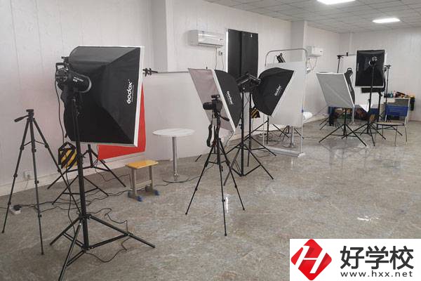 邵陽市中南科技職業(yè)學(xué)校有哪些熱門專業(yè)？
