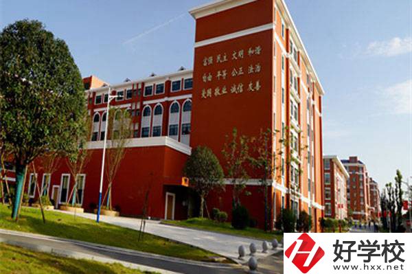 湖南醫(yī)藥職業(yè)中等專業(yè)學校的招生專業(yè)有哪些？學費貴不貴？