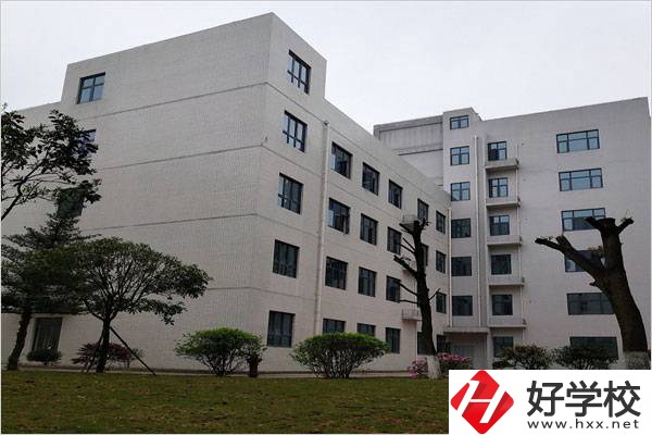 長沙的公辦職校收不收往屆生？有什么報名條件？