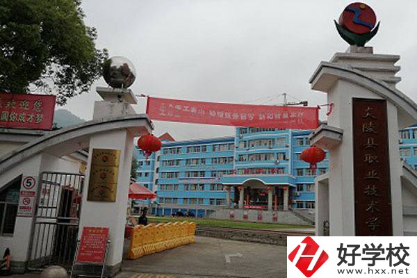 初中畢業(yè)在株洲有什么中?？梢宰x？學(xué)費(fèi)貴嗎？