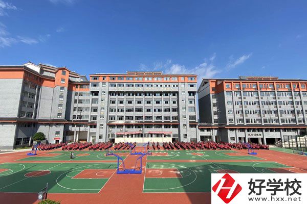 湖南懷化商業(yè)學(xué)校是中專嗎？學(xué)校環(huán)境好不好？