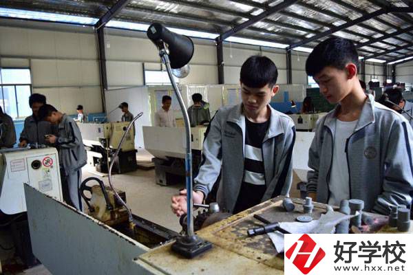湖南省永州市工業(yè)貿易中等專業(yè)學校實訓室