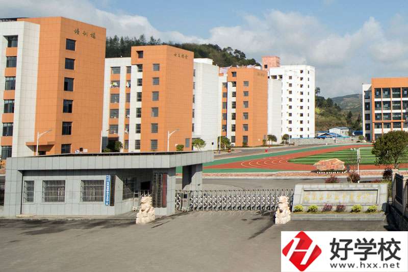 鳳凰縣職業(yè)中專有什么辦學特色？招生專業(yè)有哪些？