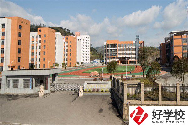湖南省鳳凰縣有哪些中專？辦學(xué)特色是什么？