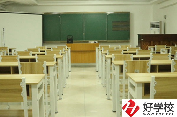 湖南長沙藝術(shù)學校的學費是多少？