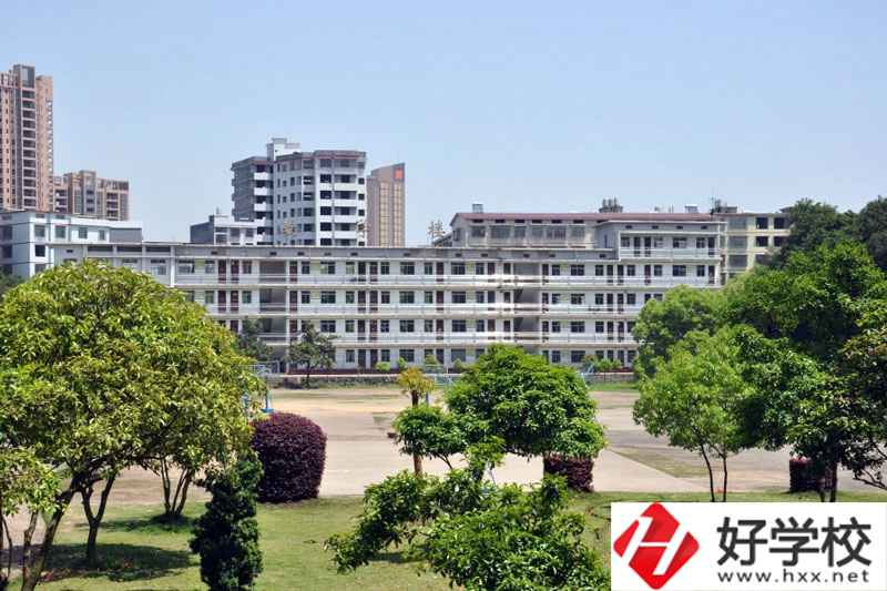 湖南省耒陽(yáng)師范學(xué)校宿舍環(huán)境以及食堂環(huán)境怎么樣？