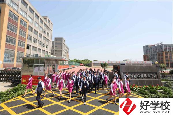長(zhǎng)沙涉外旅游職業(yè)中專(zhuān)大門(mén)