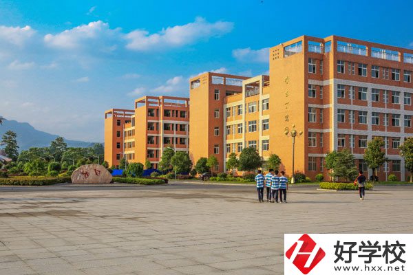 張家界市有幾所有計算機應(yīng)用專業(yè)的中職學(xué)校，介紹一下