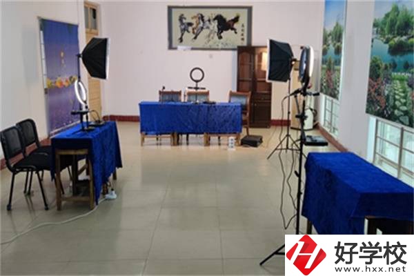 想學直播類專業(yè)可以去湘潭的什么職校？