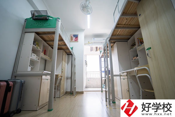 湖南智云技工學(xué)校怎么樣？收費(fèi)標(biāo)準(zhǔn)是怎樣的？