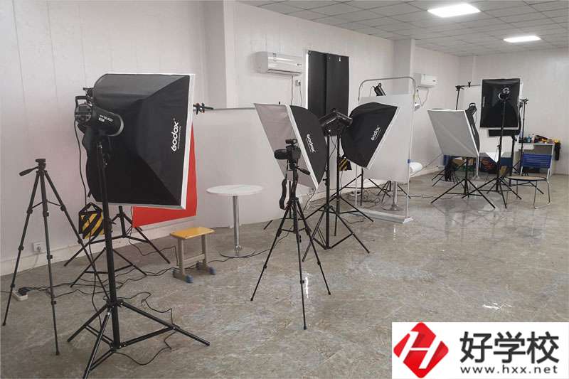邵陽(yáng)市中南科技職業(yè)學(xué)校哪個(gè)專業(yè)就業(yè)前景好？