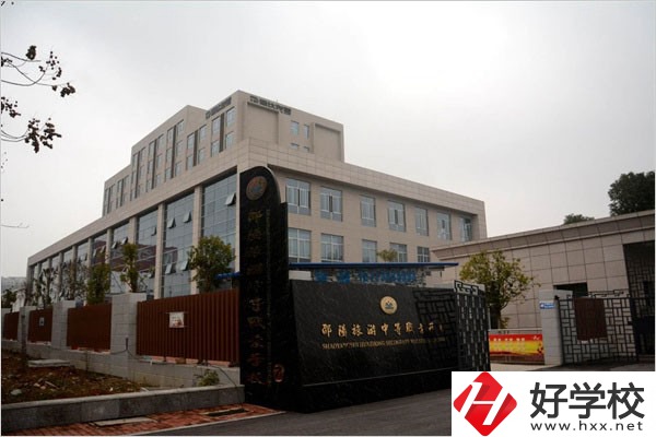 邵陽什么中專能招往屆生？往屆生還有機會上學(xué)嗎？