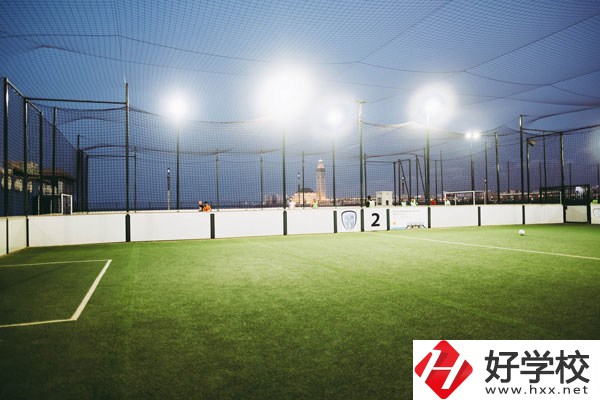 核工業(yè)衛(wèi)生學(xué)校助產(chǎn)專業(yè)怎么樣？宿舍怎么樣？