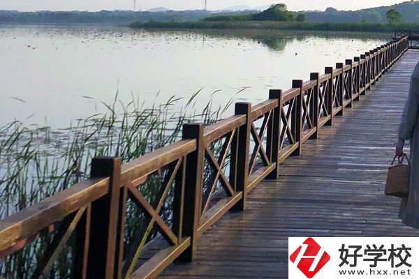 鳳凰縣育英民族學(xué)校怎么樣？有什么特色專(zhuān)業(yè)？