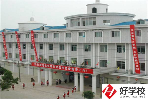 益陽(yáng)市綜合中專是軍事化管理嗎？學(xué)校怎么樣？