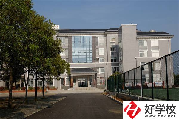 湘潭韶山職業(yè)中專學(xué)校在哪里？有高考班嗎？