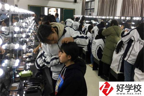 湘西有哪些學(xué)美發(fā)的中職學(xué)校？專業(yè)好就業(yè)嗎？