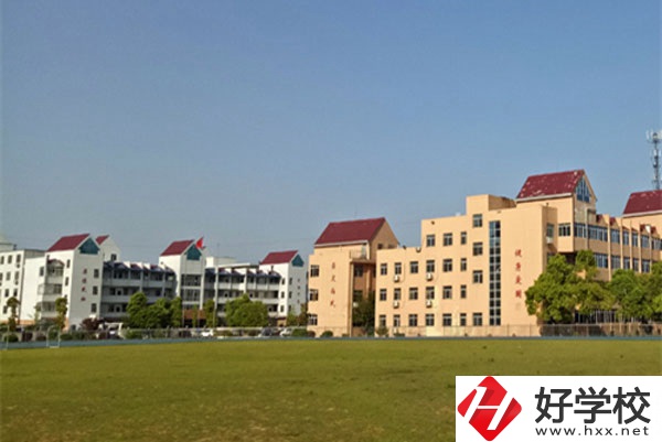 岳陽(yáng)通達(dá)職業(yè)技術(shù)學(xué)校環(huán)境如何呢？宿舍條件怎么樣？