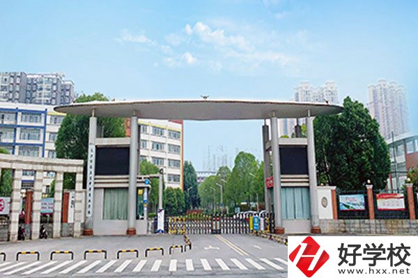 長沙博雅衛(wèi)生中等專業(yè)學校師資強嗎？設備完善嗎？