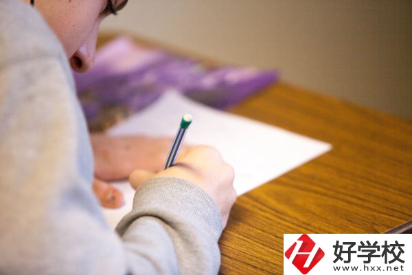 九疑理工學(xué)校好不好？宿舍環(huán)境怎么樣？