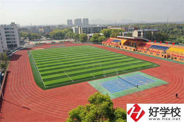 長(zhǎng)沙市望城區(qū)職業(yè)中等專業(yè)學(xué)校收費(fèi)標(biāo)準(zhǔn)如何？
