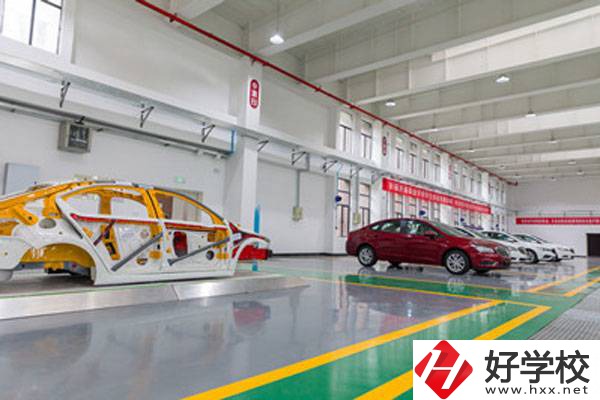常德的中專學(xué)校學(xué)費(fèi)多少錢？