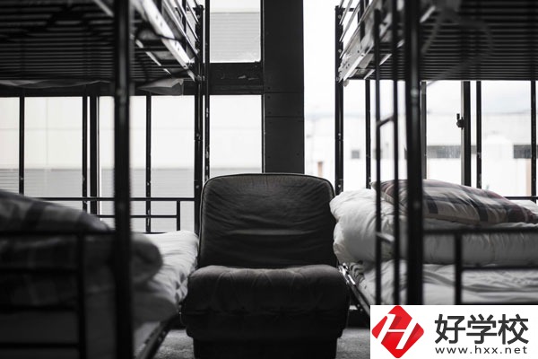 桂東縣職業(yè)技術(shù)教育學(xué)校招生辦電話是多少？