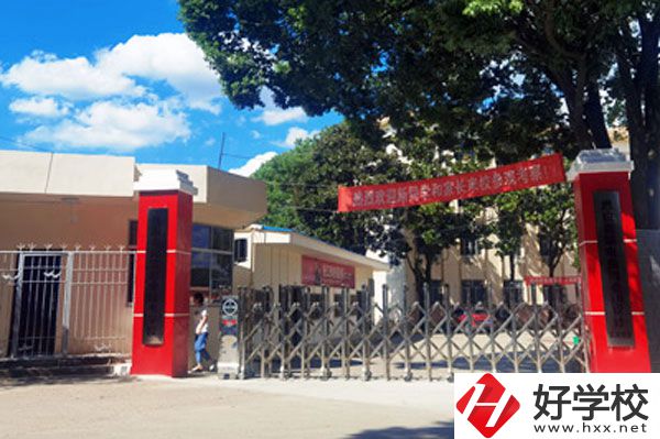 岳陽(yáng)市商貿(mào)職業(yè)技術(shù)學(xué)校有什么特色專(zhuān)業(yè)？