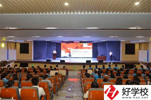 長沙財經(jīng)學(xué)校的教師情況怎么樣？