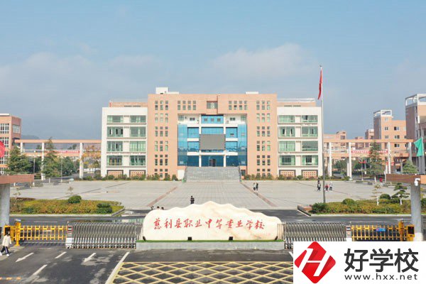 張家界公辦職高有哪幾所？一年學(xué)費多少？