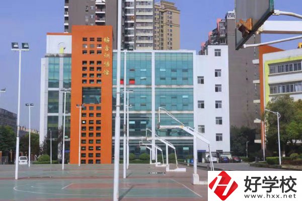 長(zhǎng)沙賀龍?bào)w育運(yùn)動(dòng)學(xué)校怎么樣？
