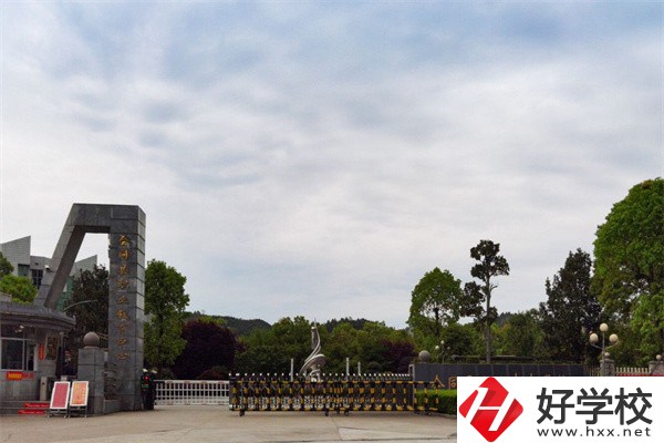 在懷化想學(xué)美術(shù)可以去什么中職？開設(shè)有什么專業(yè)？