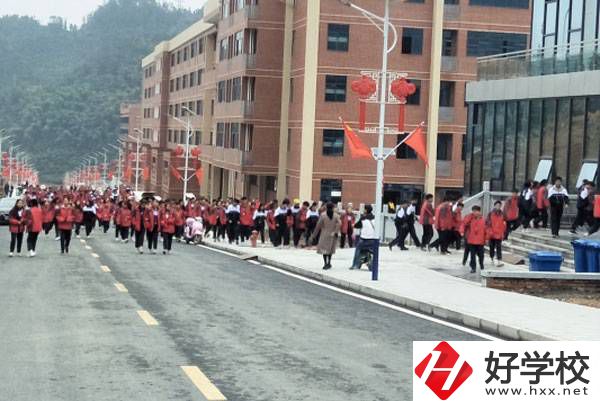 安化縣職業(yè)中專學(xué)校專業(yè)有哪些，師資情況怎么樣？