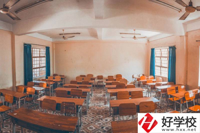 婁底職業(yè)技術(shù)學(xué)院有哪些專業(yè)？學(xué)費貴不貴？