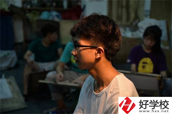 湖南職業(yè)高考簡(jiǎn)單嗎？考試都考些什么內(nèi)容？
