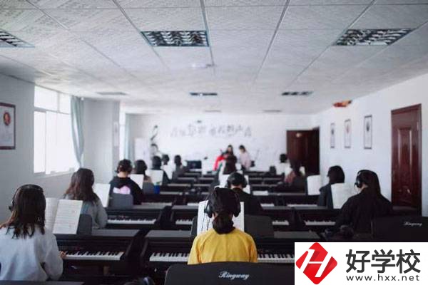 長(zhǎng)沙現(xiàn)代商貿(mào)中等職業(yè)學(xué)校開設(shè)了哪些特色專業(yè)？