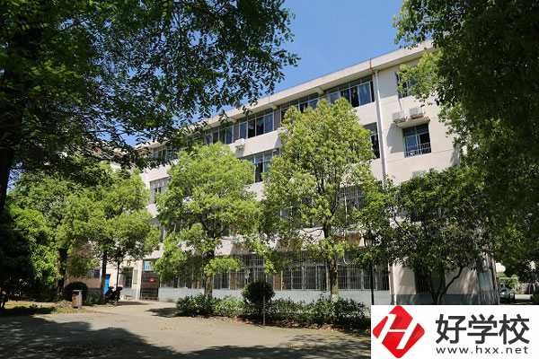 岳陽市第一職業(yè)中等專業(yè)學(xué)校是公辦學(xué)校嗎？學(xué)校怎么樣？