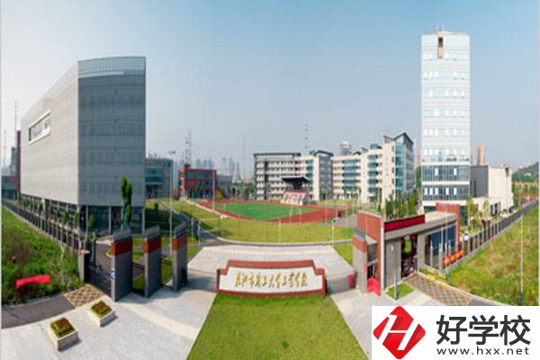 株洲市交通技工學(xué)校的地址在哪？學(xué)費是多少？