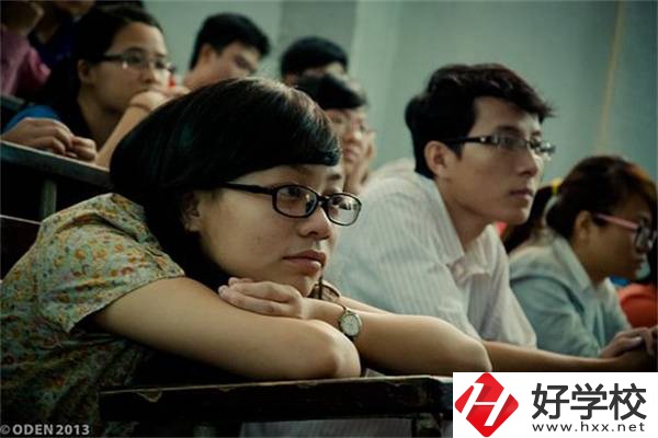 在湖南“晚熟”的孩子該何去何從？該怎么擇校？