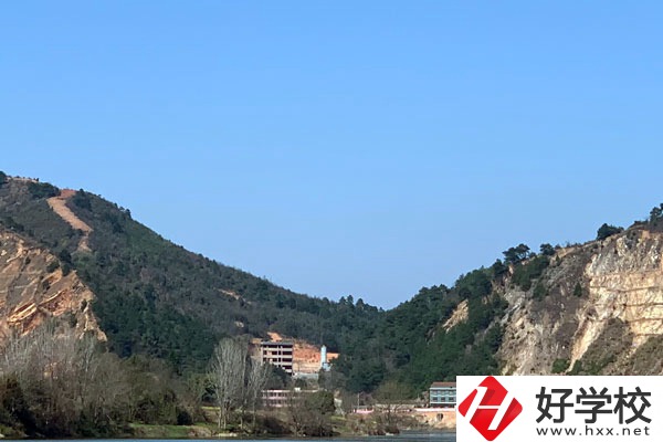 婁底市衛(wèi)生學校設(shè)施設(shè)備怎么樣？師資力量如何？