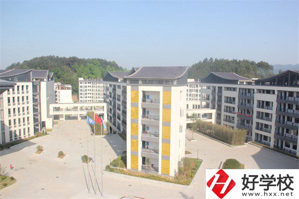懷化有少數(shù)民族特色的中職有哪些？辦學(xué)條件怎么樣？