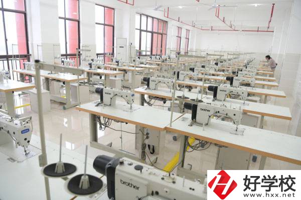 華容縣職業(yè)中專有哪些特色專業(yè)？
