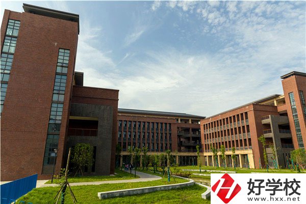 在常德財(cái)經(jīng)學(xué)校學(xué)會計(jì)，發(fā)展前景怎么樣？