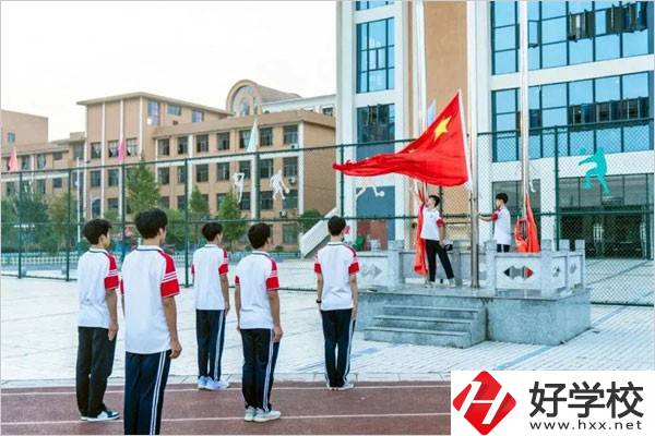 新化縣楚怡工業(yè)學(xué)校開設(shè)了哪些專業(yè)？