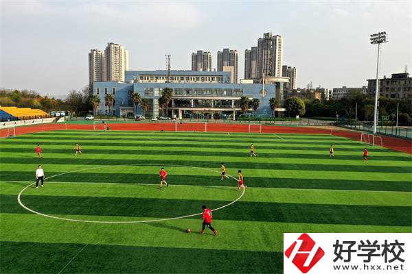 湘潭有示范性的公辦中專學(xué)校嗎？