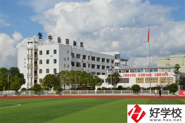 婁底重點(diǎn)中專有哪些？好進(jìn)嗎？