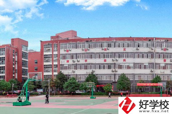 長(zhǎng)沙中部鐵路航空學(xué)校的報(bào)名流程和要求是什么？